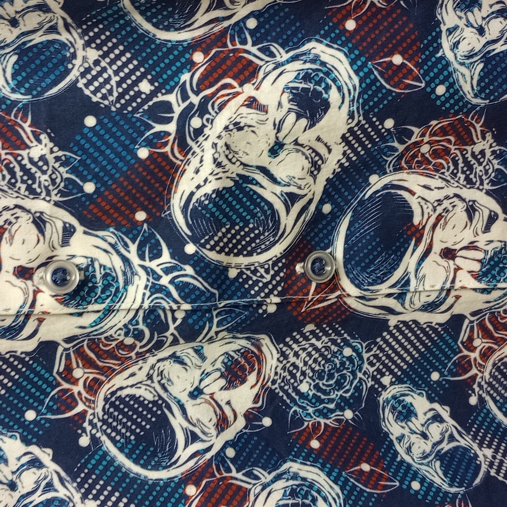 🆕💀ROBERT GRAHAM BLUE & RED SHORT SLEEVE MEN'S SHIRT WITH WHITE SKULLS💀 - Picture 5 of 9